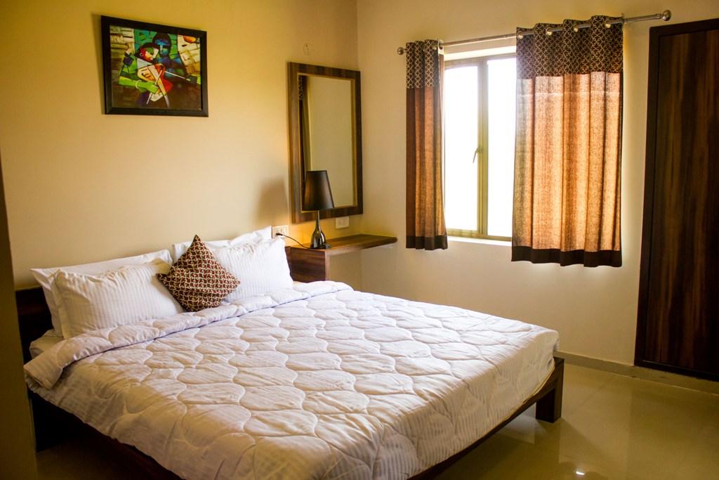 Vintage Cove Room